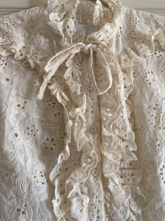 Aknvas lace blouse - Picture 3 of 3
